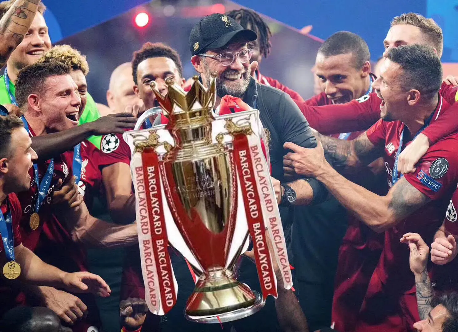 英超惊险逆转取胜,粉丝狂欢不已 英超惊险逆转取胜,粉丝狂欢不已