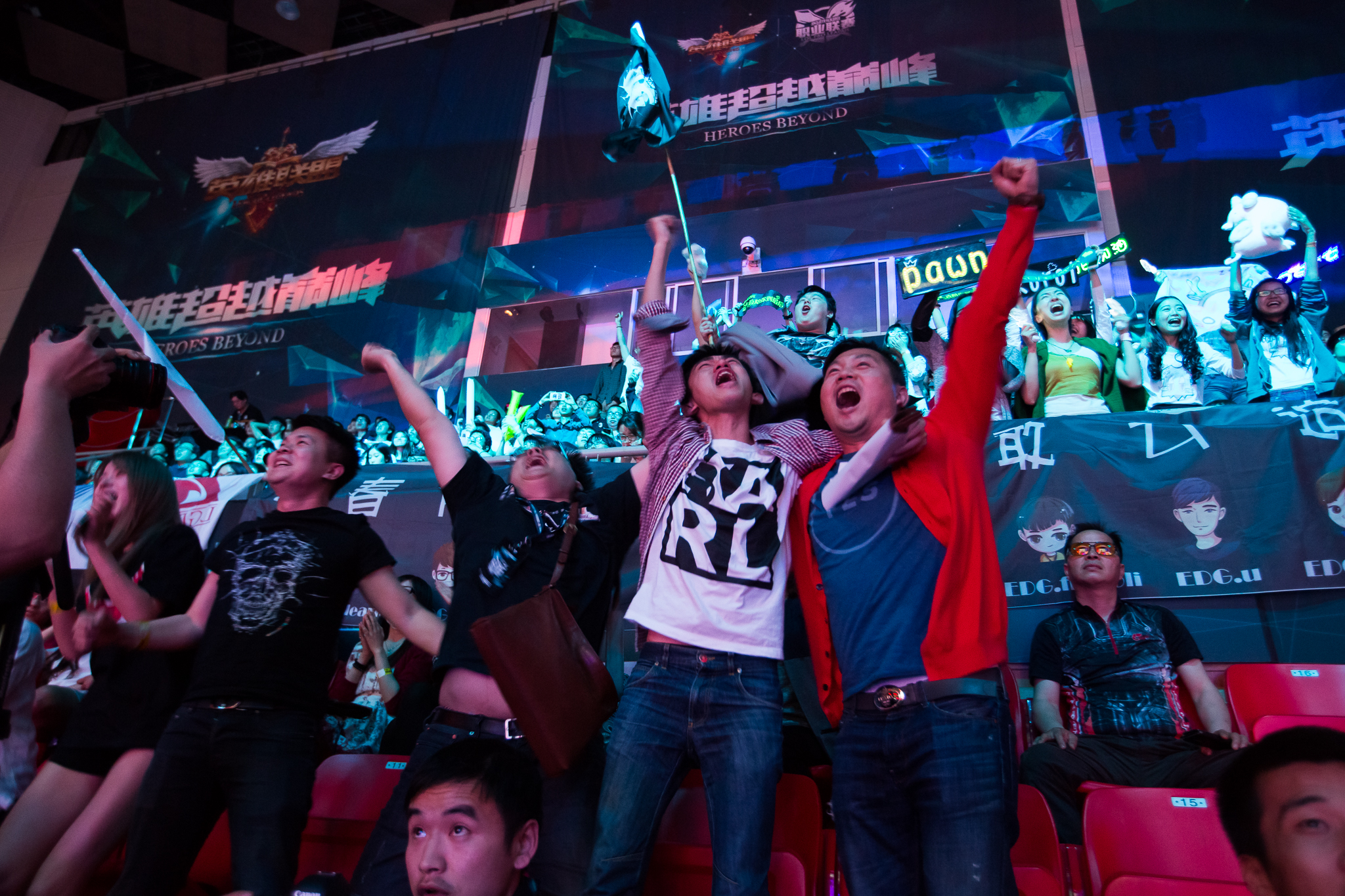 包含LPL惊险逆转取胜,粉丝狂欢不已的词条 包含LPL惊险逆转取胜,粉丝狂欢不已的词条