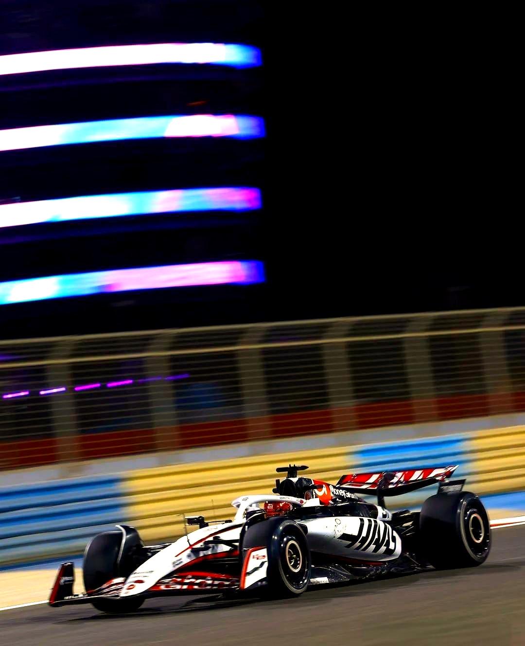 开云体育登录-包含哈斯车队险胜红牛二队，塞恩斯扛起全队的词条