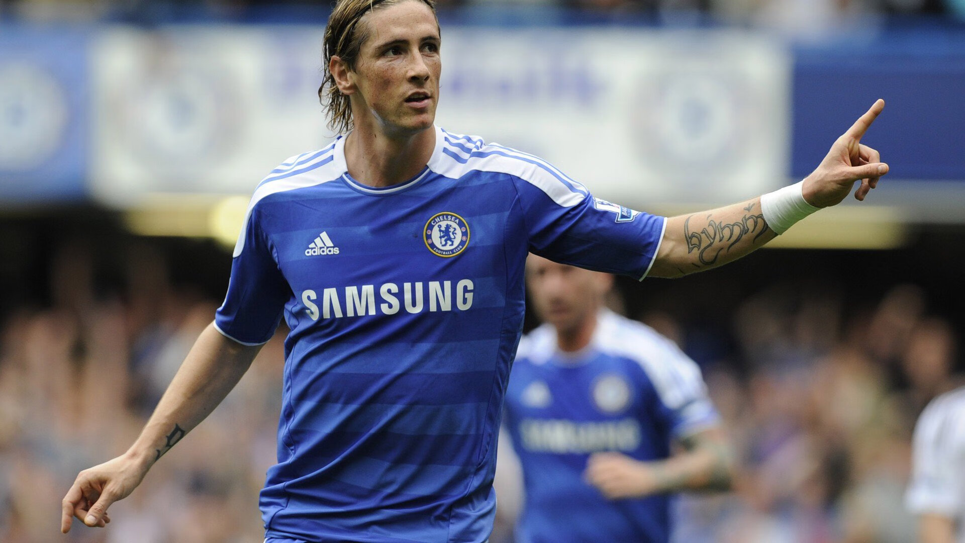 全息梅西掌控未来之战，当虚拟传奇对阵现实兵工厂