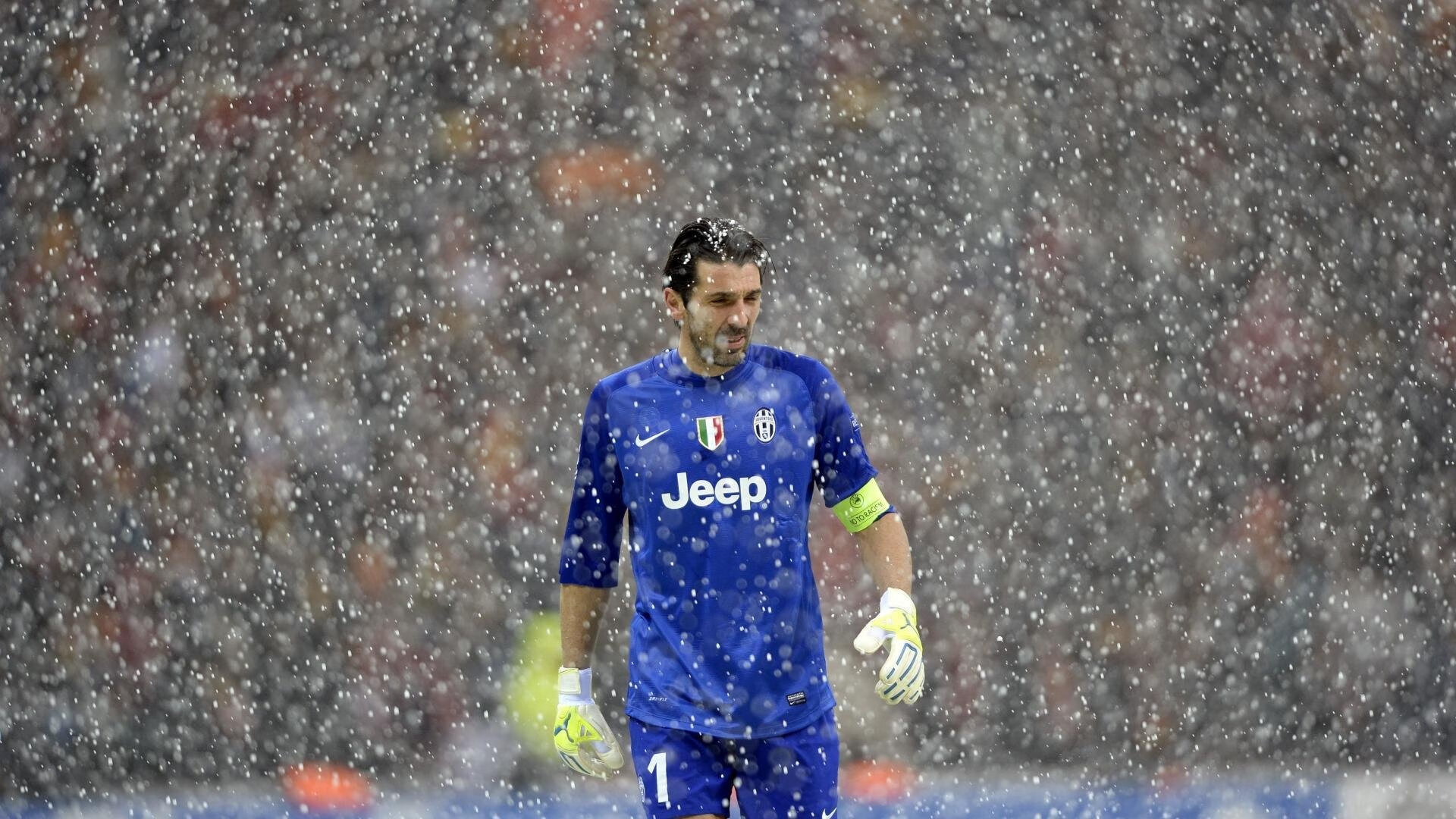 影子英雄的加冕礼，皮克在英超争冠夜的沉默统治